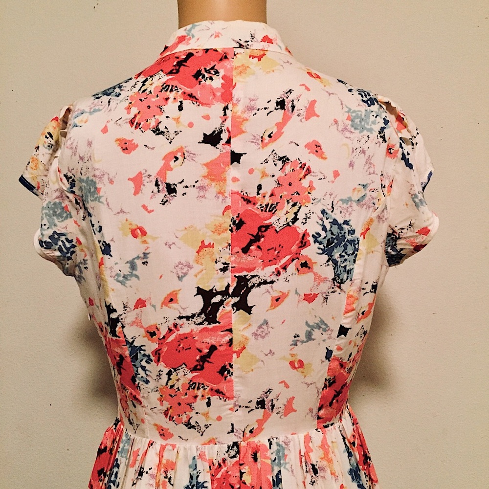 Plastic Island Daytime Floral Dress - Picture 10 of 16